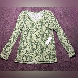 Green Snake-Print V-Neck Long Sleeve Top